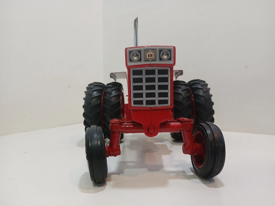 Ertl Custom International Harvester 1466 Tractor With Duals 1/16 Scale Diecast - Image 4 of 4