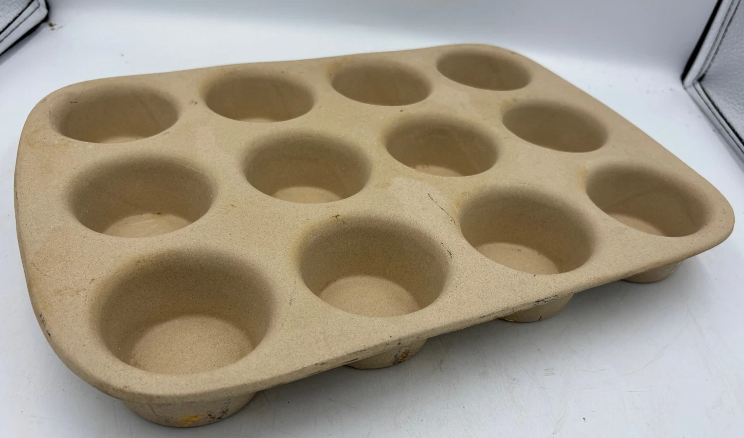 Pampered Chef Stoneware 12 Count Muffin Cupcake Pan #1465