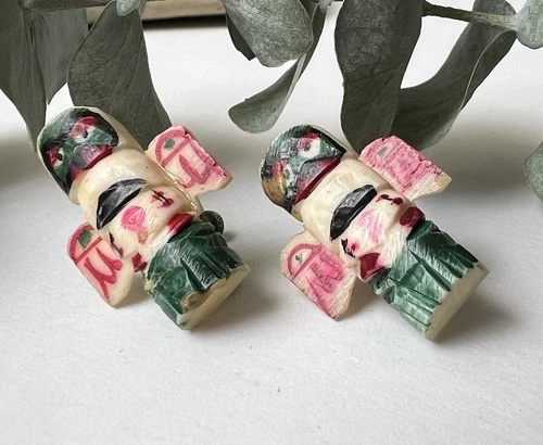 Vintage Screw Back Earrings Totem Pole Native Celluloid Costume Jewelry 💚
