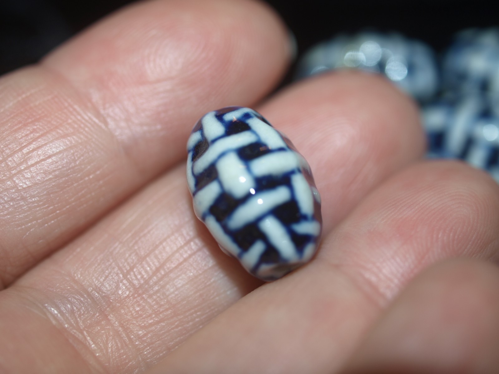 Vintage Blue White Porcelain Chinese Bead Basket Endless Knot 16mm Round Oval
