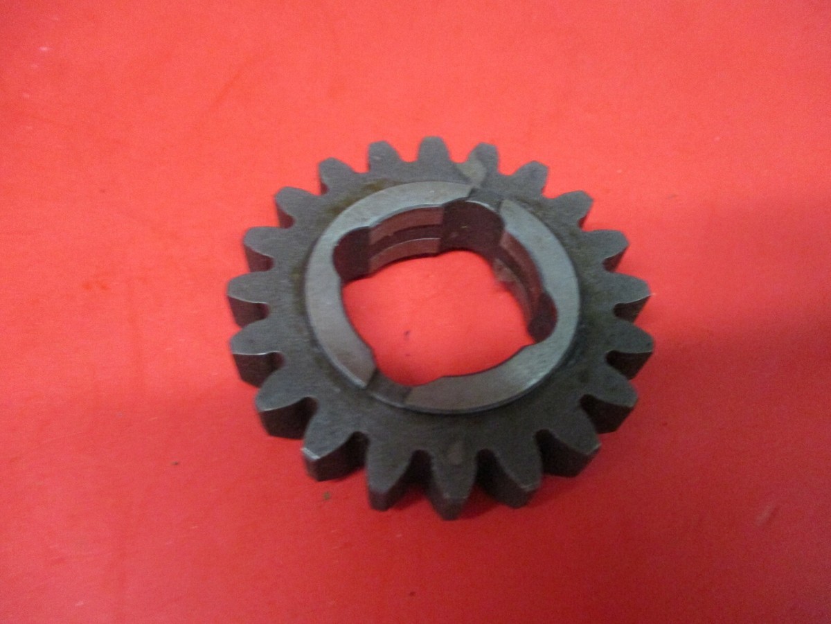 NOS NEW OEM ORIGINAL SUZUKI TC90 TC100 REDUCTION GEAR 24611-25101