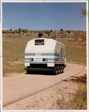 1989 Photo Alv Vehicle Pentagon Computer Plan Wins Army Battle Road Trees 8X10
