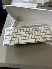 Apple Wireless Keyboard MC 184LL B Blue Tooth Enabled