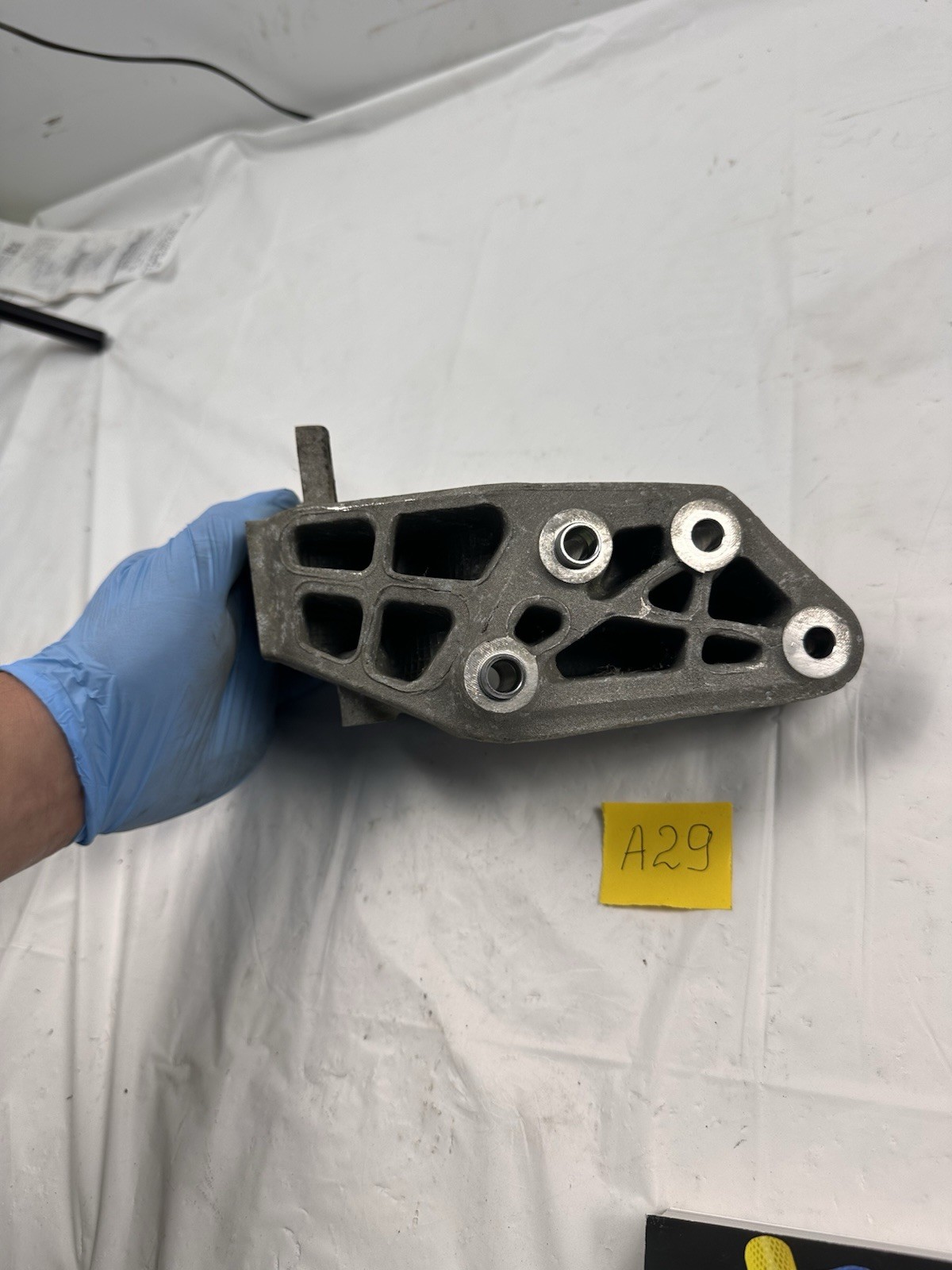Maserati Ghibli 2014-2019 Right Engine mount P/N 290119