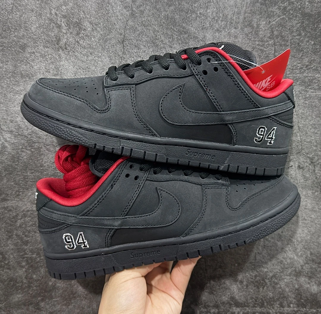 Preços baixos em Supreme x Nike Dunk SB Low Black | eBay