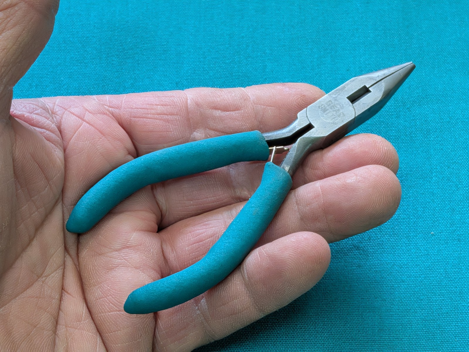 BEAD SMITH 5" Chain Nose Pliers w/ Cutter-Cushion Grip-Smooth Jaws-Spring Loaded