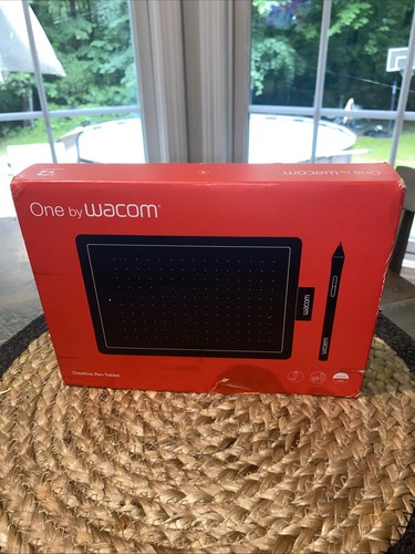 Wacom One by Wacom Creative Graphics Table with Pen, Black - CTL472K1A