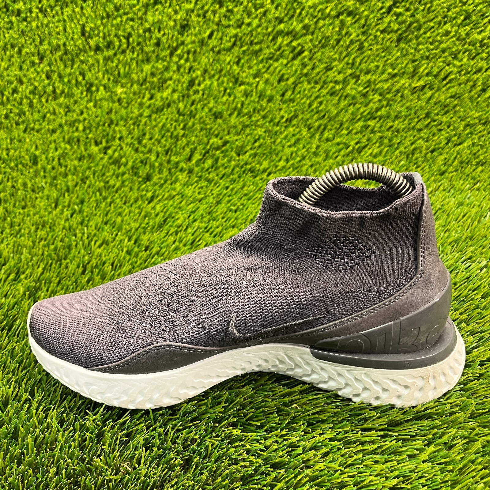 nike rise react flyknit grey