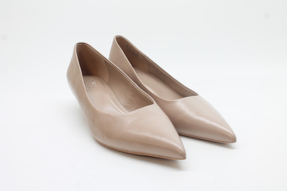 Naturalizer Women's Natalia Kitten Heel Floor Sample