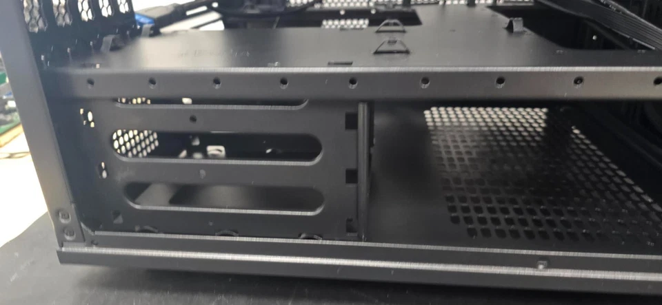 @UNUSED/MINOR ISSUE@ Thermaltake Core V1 MiniITX black MTT09 - Image 4 of 4