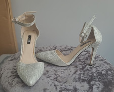SILVER QUIZ HEEL SHOES SIZE UK 5 (EUR 38)