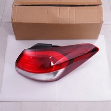 Accesorios de luz trasera derecha para modelos sedán Kia Forte 2017-18 92402B0600