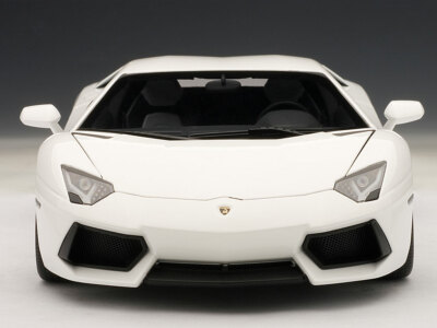 LAMBORGHINI AVENTADOR COUPE LP700-4 BIANCO ISIS WHITE 1:18