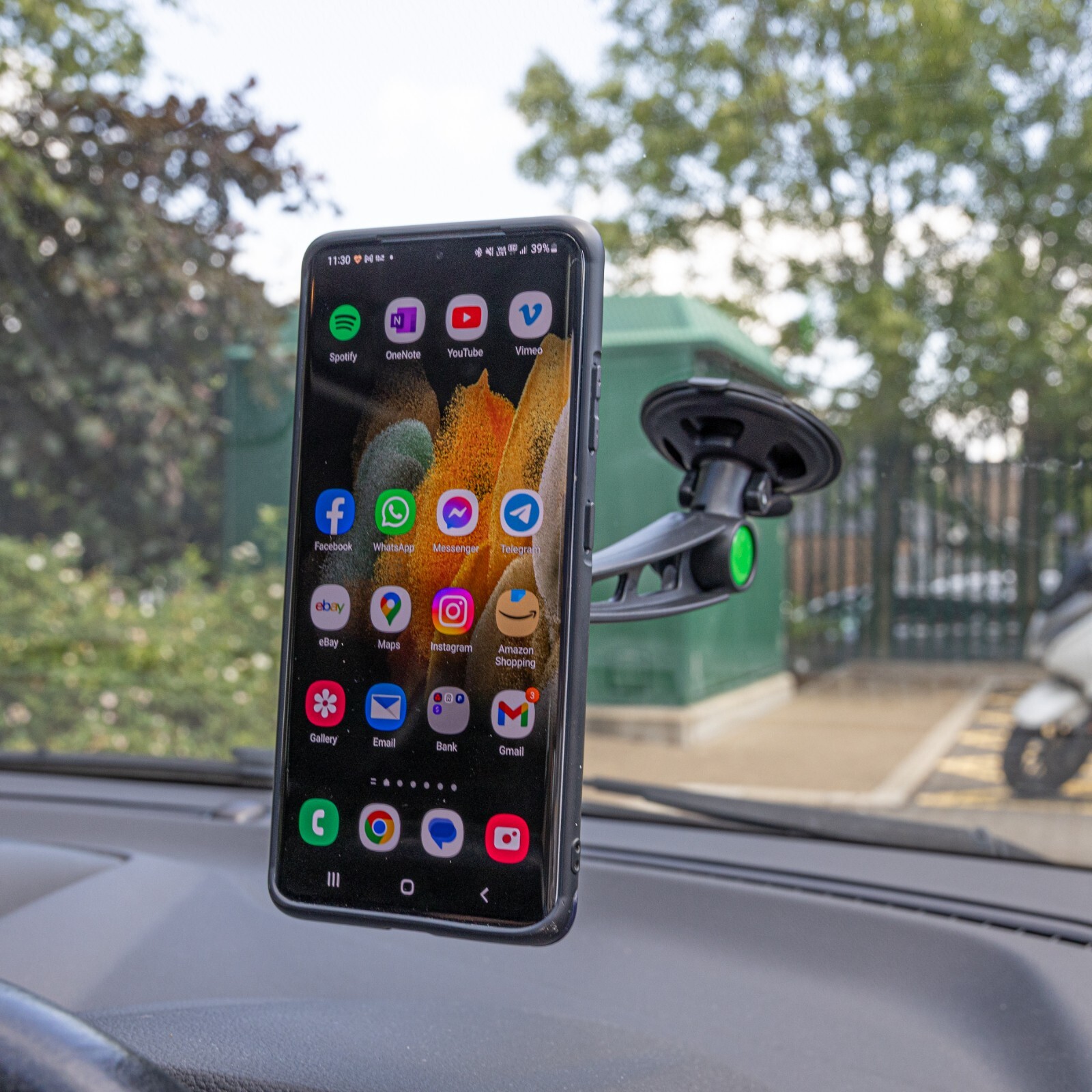 Universal Car Phone Holder Windscreen Suction Mount GPS Stand Dash Windshield