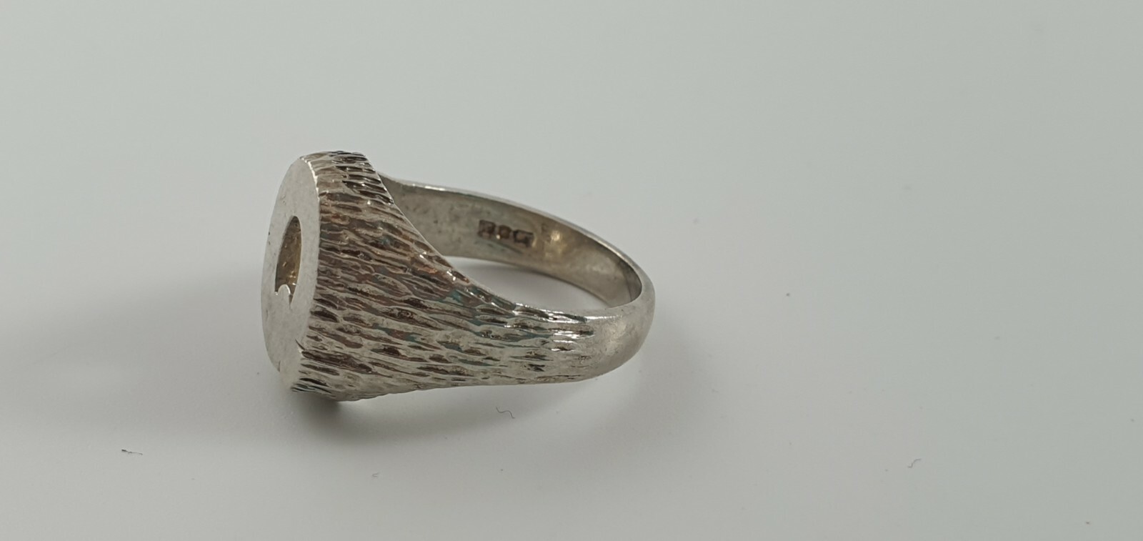 Photo 7 of VTG Sterling Silver 925 Ring "Q" INITIAL London 1975 Size P 7g, R243