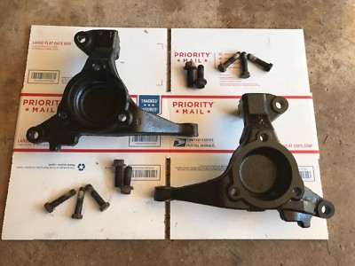 98-04 2wd S10 Blazer Spindles L/R WITH HUB BOLTS. Great For G