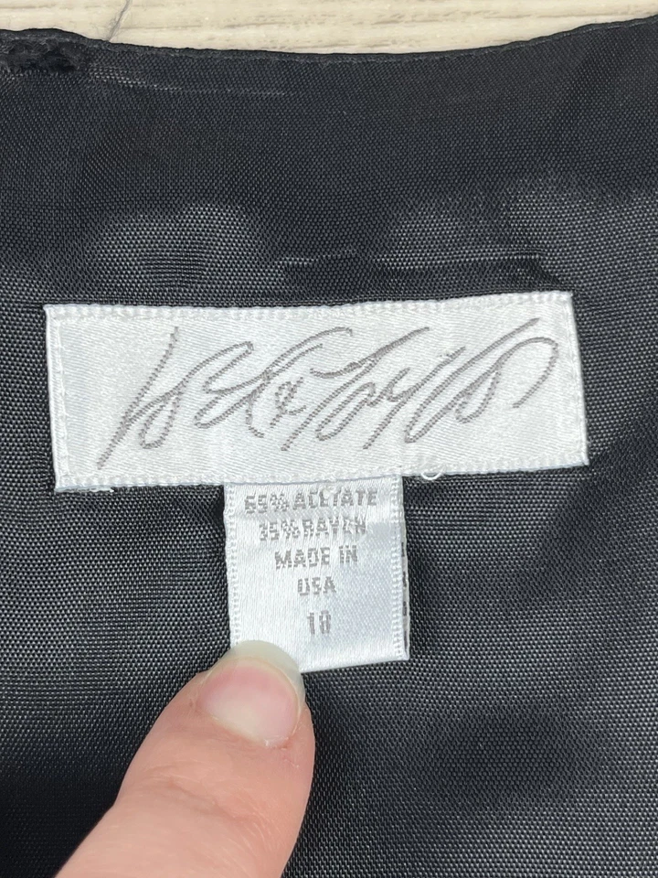 Lord & Taylor Vest Women's Size 18 (XL) Black Velvet Vintage Buttons - Image 2 of 4