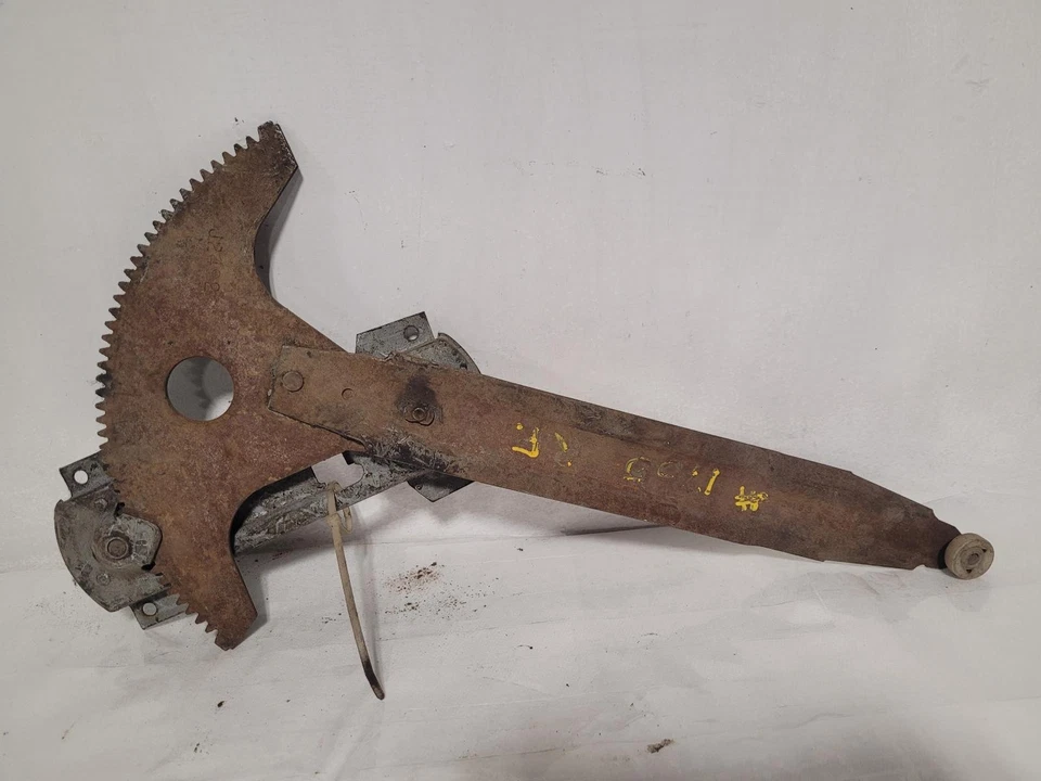 Used Front Right Door Window Regulator Front fits: 1992 Pontiac Sunbird manual 4 - Изображение 2 из 4