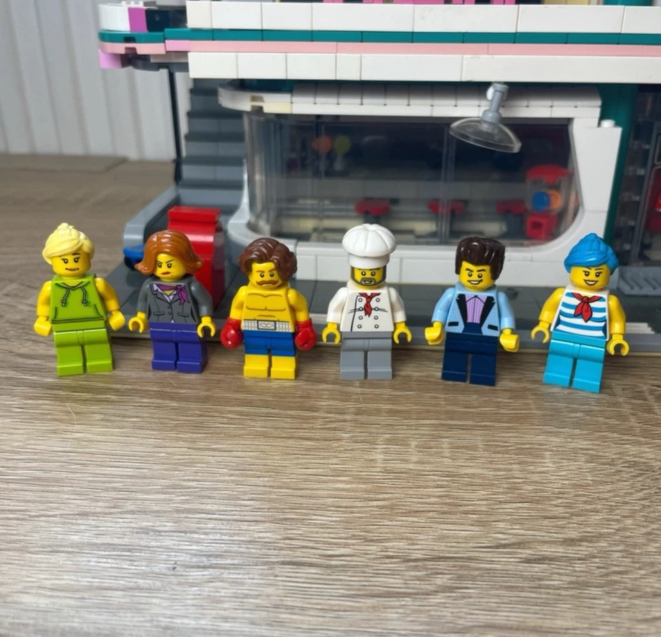 LEGO Modular Buildings 10260 Downtown Diner, photo 3 of 5