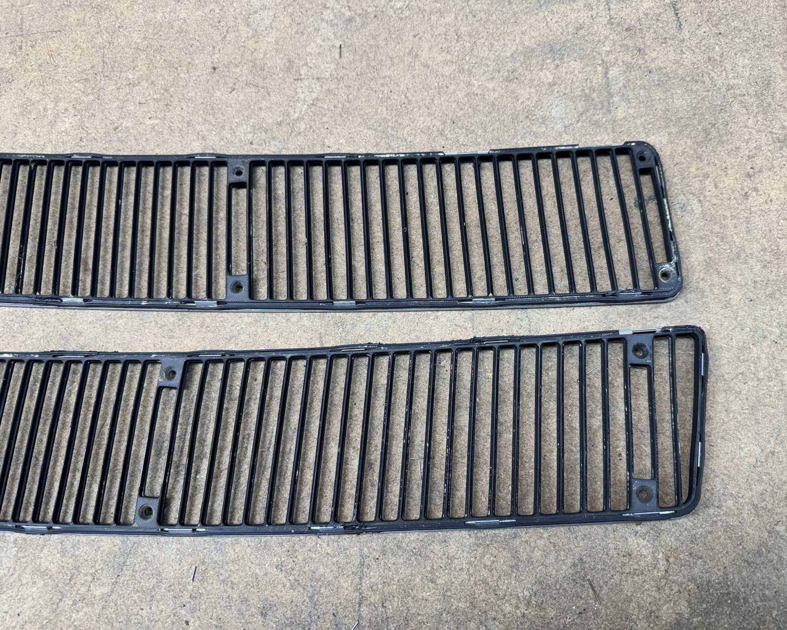 1981-1990 Rolls Royce Silver Spur Spirit Bentley Wiper Arm Air Cowl Vent Set MY