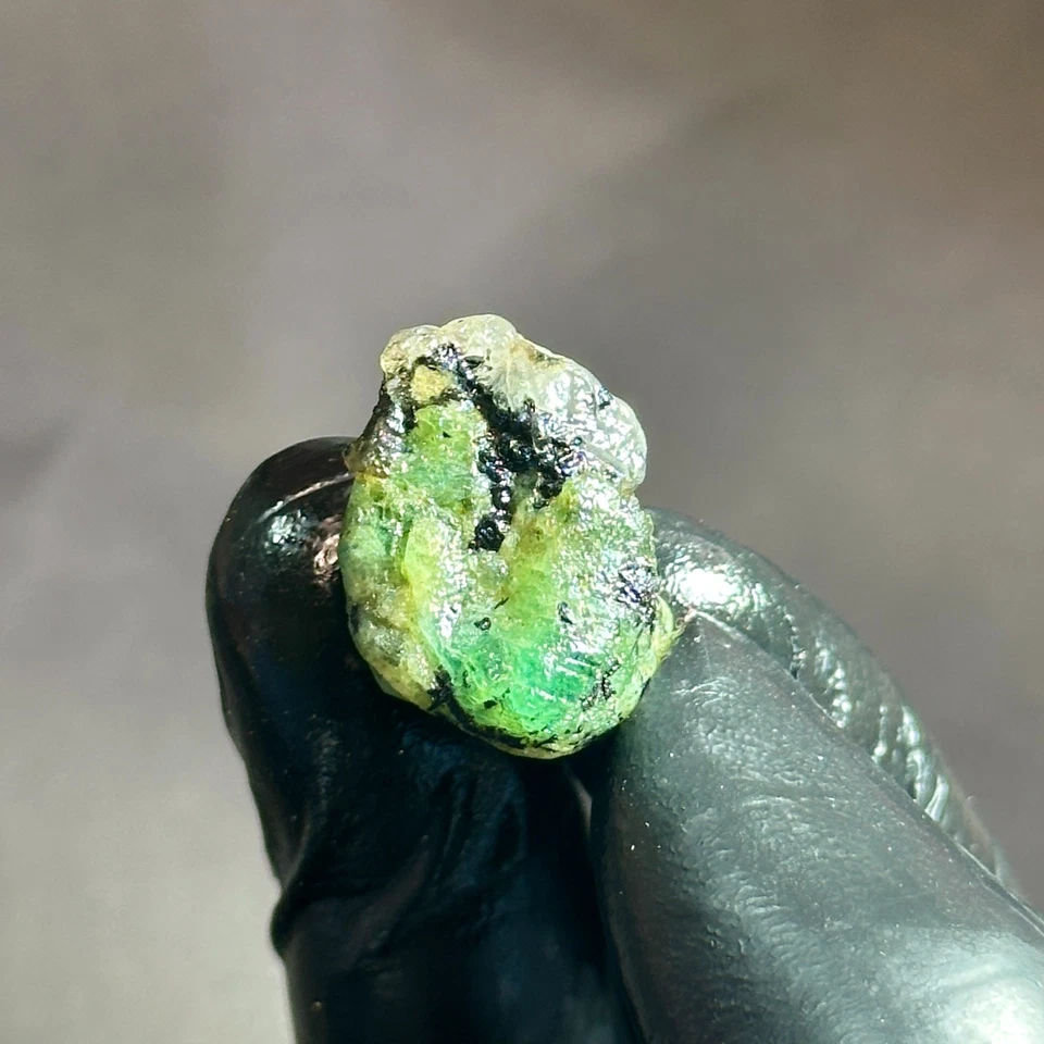 35.4Cts Natural Zambian Green Emerald Earth Mined Uncut Rough Raw Loose Gemstone - Image 3 of 4