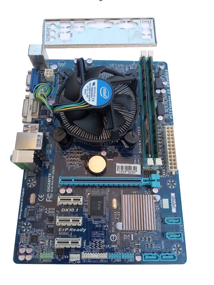 KIT SCHEDA MADRE GIGABYTE GA H61M DS2V CPU I3 3220 4GB DI RAM DDR3 KIT SCHEDA MADRE GIGABYTE GA H61M DS2V CPU I3 3220 4GB DI RAM DDR3