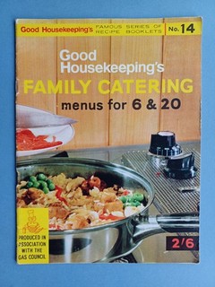1963 GOOD HOUSEKEEPING RECIPE BOOKLET "FAMILY CATERING"
