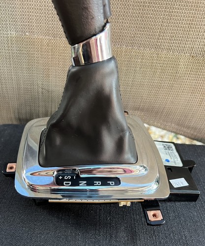HSV-HOLDEN 2013-2017 VF GTS-CLUBSPORT GM AUTO GEAR SHIFTER SELECTOR & SURROUND!! - Picture 9 of 22