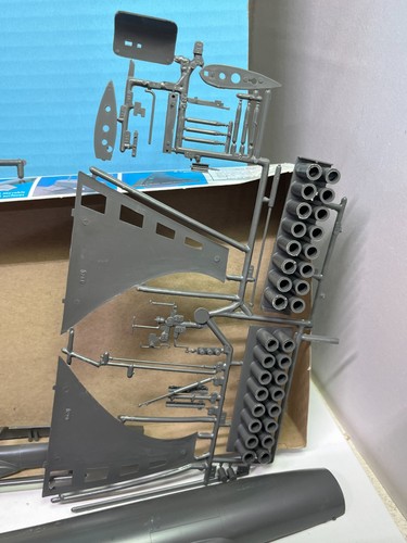 1/260 REVELL SHOW OFF CUTAWAY POLARIS NUCLEAR SUBMARINE PLASTIC MODEL KIT CO - Afbeelding 10 van 12
