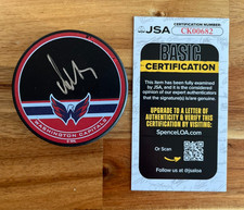 2017-18 Fanatics Under Wraps NHL Series 1 Autographed Hockey Puck 13