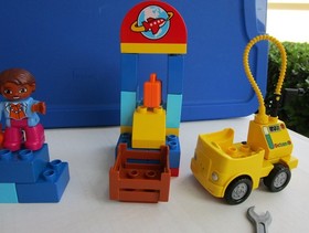 LEGO 10590 - DUPLO Town - Airport Building Set -1 minifig missing