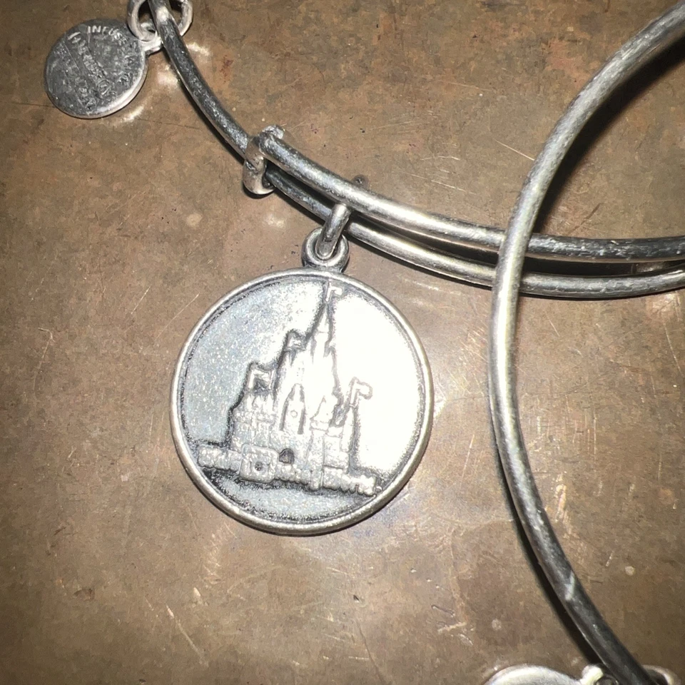 Alex and Ani Parques Disney Mickey Ears Filigrana, Sirenita, Castillo Juego de 3 Foto 4 de 4