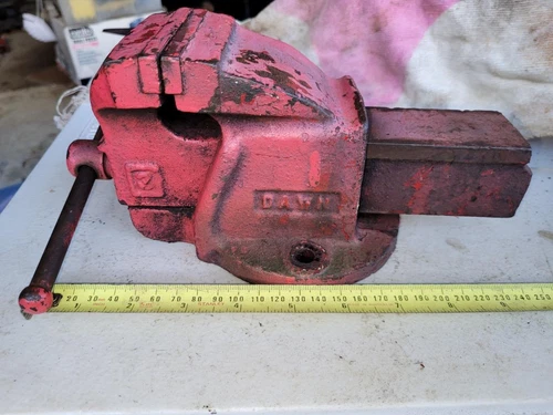 Vintage DAWN 3" Vice. tools, workshop, garage, clamp, metalwork, house. old.