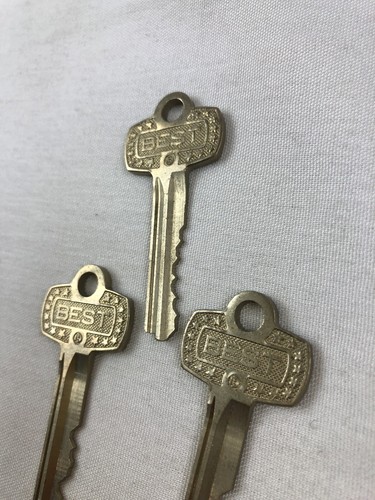 Beautiful Vintage Old BEST Brass Key with Stars Numbered Lot Of 17 - Picture 3 of 9
