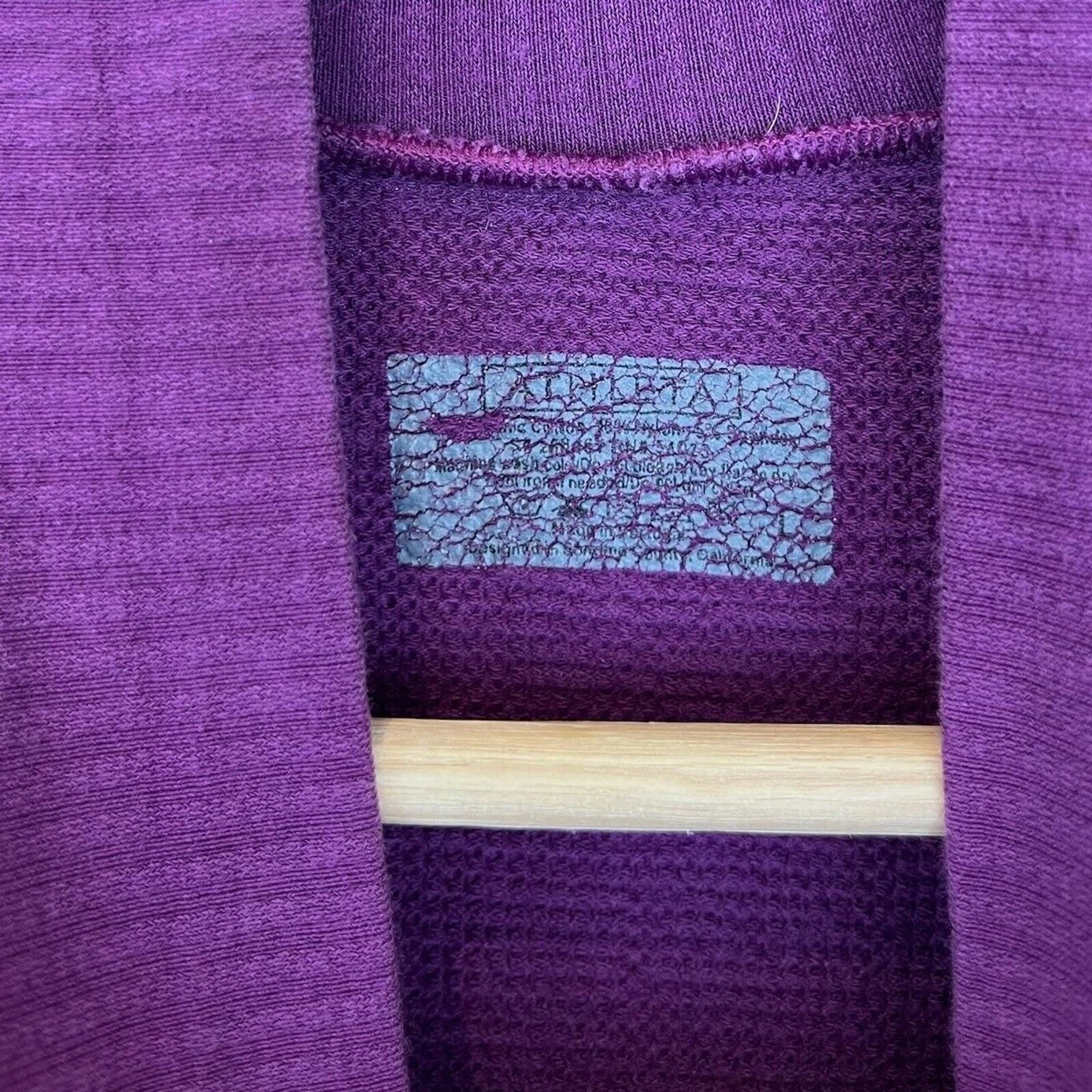 athleta ruched turtleneck long sleeve stretch thumbholes shirt