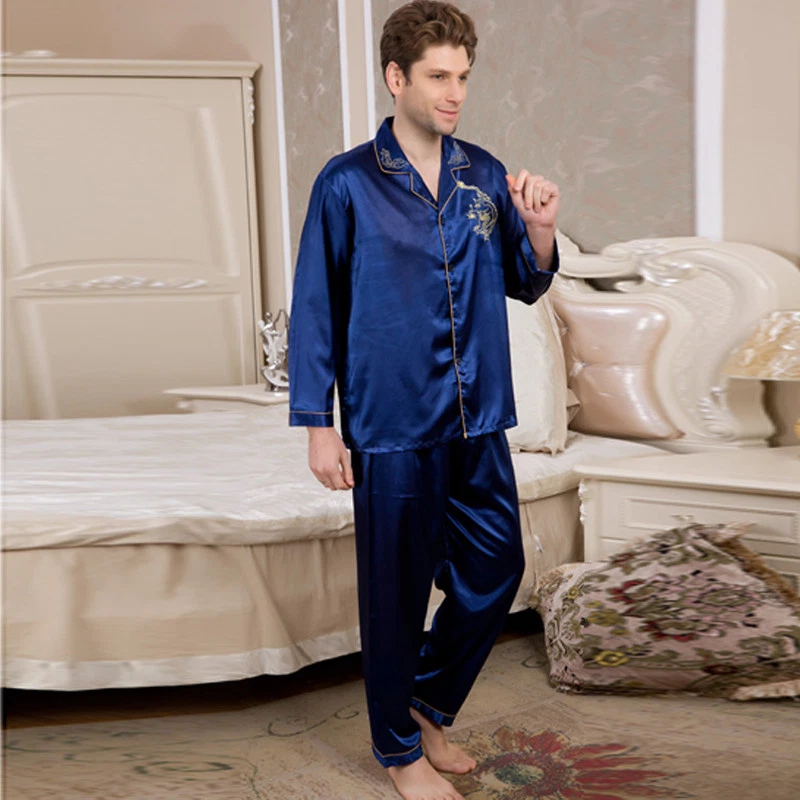 NUEVO CON ETIQUETAS 2 PIEZAS Pijamas de satén de seda para hombre Prendas para dormir Pijamas PJS Manga larga M016 M L Foto 2 de 4