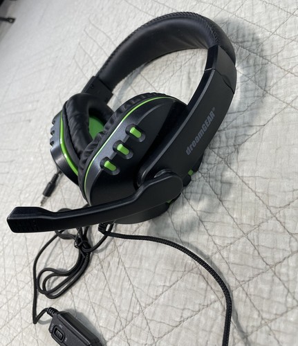 dreamGEAR Gaming Headset (Black/Green) - Picture 9 of 14