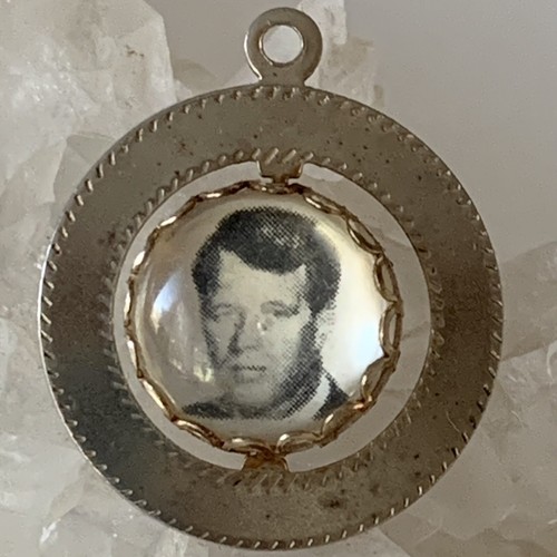 Vintage Double Sided Spinner Charm Pendant - Martin Luther King & Bobby Kennedy - Picture 5 of 5