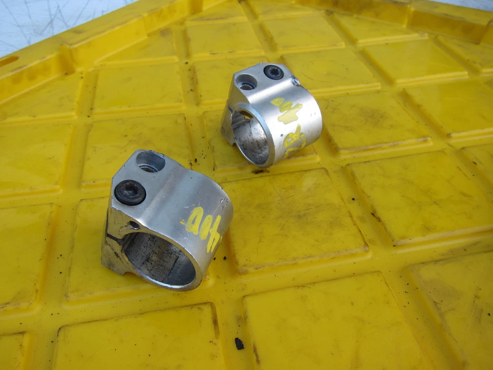 1989 Yamaha FZR400 OEM ЛЕВЫЙ ПРАВЫЙ ЗАЖИМ НА ONS РУЛЬ ПАРА КОМПЛЕКТ - Изображение 2 из 4