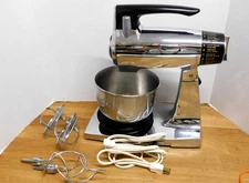 Sunbeam Mixmaster Deluxe 12 Speed Stand Mixer Chrome 4 Beaters Small Bowl USA