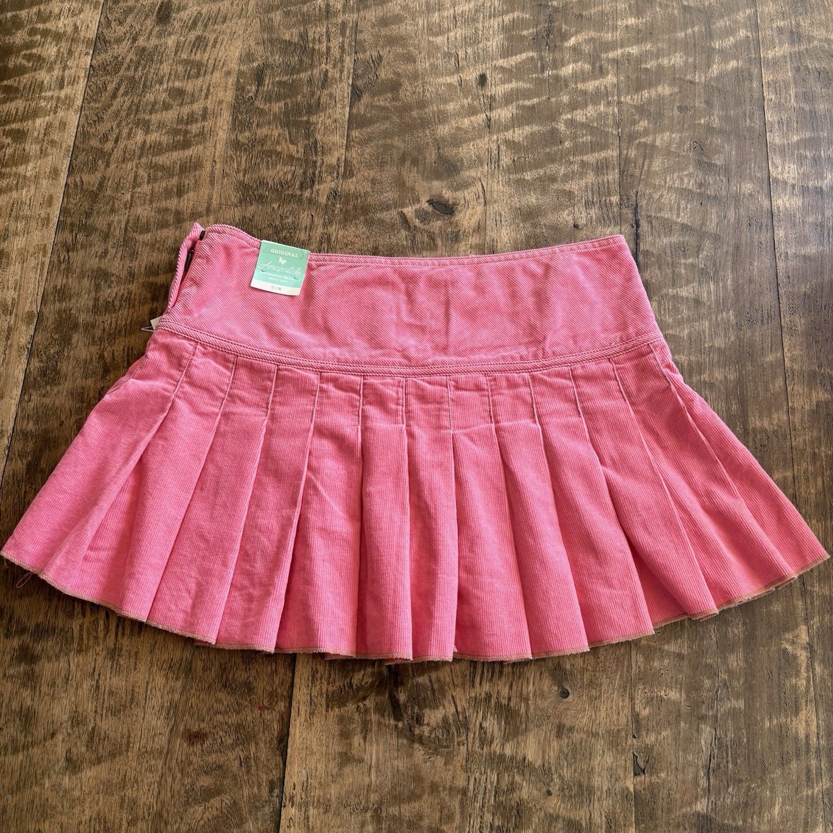 Vintage Aeropostale Women's pleated Mini Skirt Corduroy DeadStock