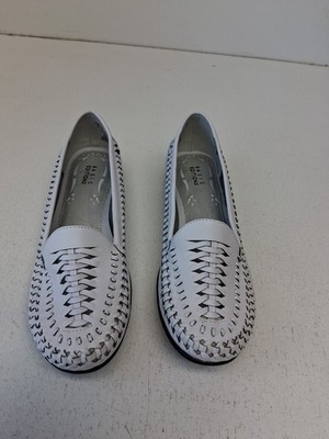 Basic Editions Women's Sudie White Flat Casual Comfort Loafer Shoes Size 7.5
