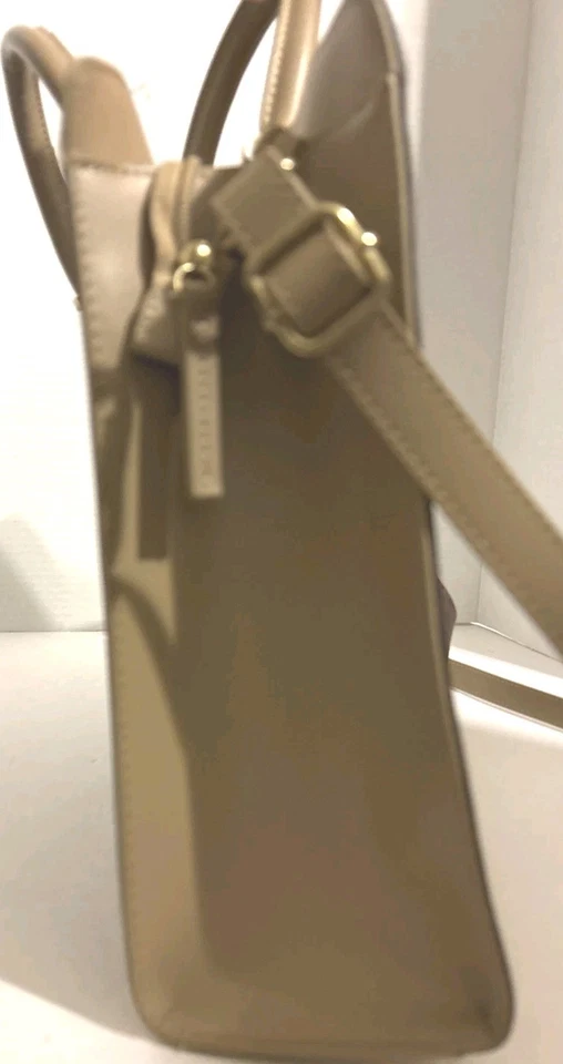 Bolso de Mano Ivanka Trump Monograma Imitación Cuero Profesional Carrera Foto 4 de 4