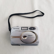 Fujifilm FinePix 2650 Digital Camera 2MP 3x Opt Zoom with strap works