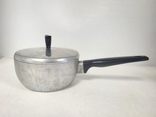 Wear Ever Aluminum Pot With Lid 1 โ
Quart Sauce Pan Plack Handle Made In USA