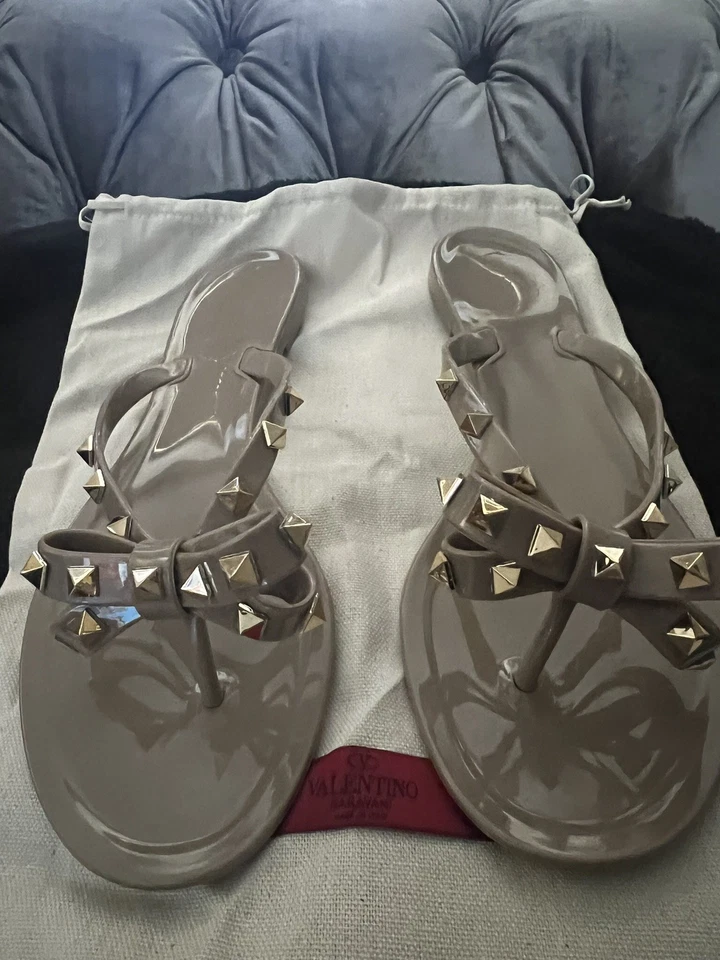 Sandalias de Tanga Valentino Garavani Rockstud PVC Talla 40 Foto 3 de 4