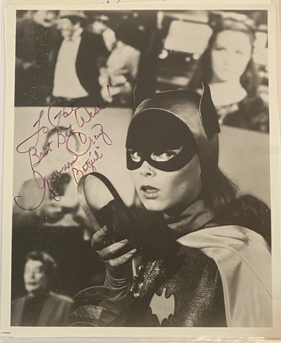 Yvonne Craig As Batgirl - 8x10 Publicity Photo From Batman TV Series (DA-650) - USA Made-1339079