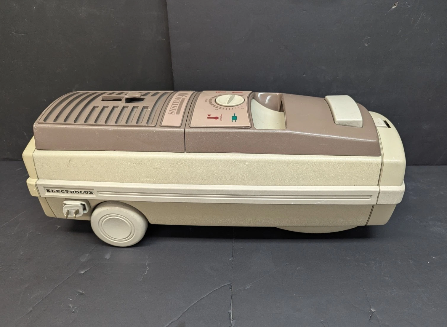 System 90 Canister Vacuum Cleaner System 90 Canister Vacuum Cleaner