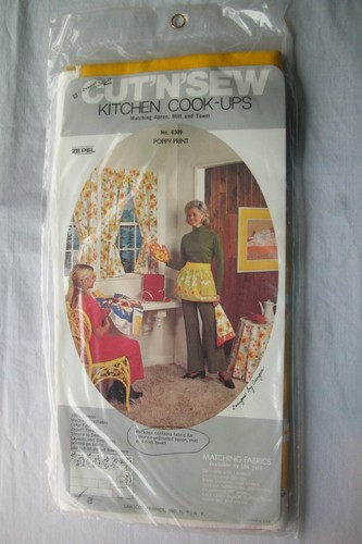 Border Print Material Make Apron, Mitt and Dish Towel Poppies Cut N Sew Vintage - Picture 3 of 9