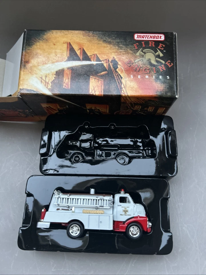 Matchbox 1948 GMC C.O.E Tanker/Pumper YYM37631 - Immagine 2 di 4